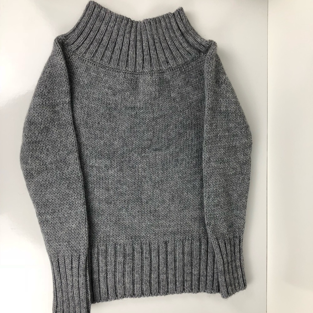 Zara wide neck sweater Size medium